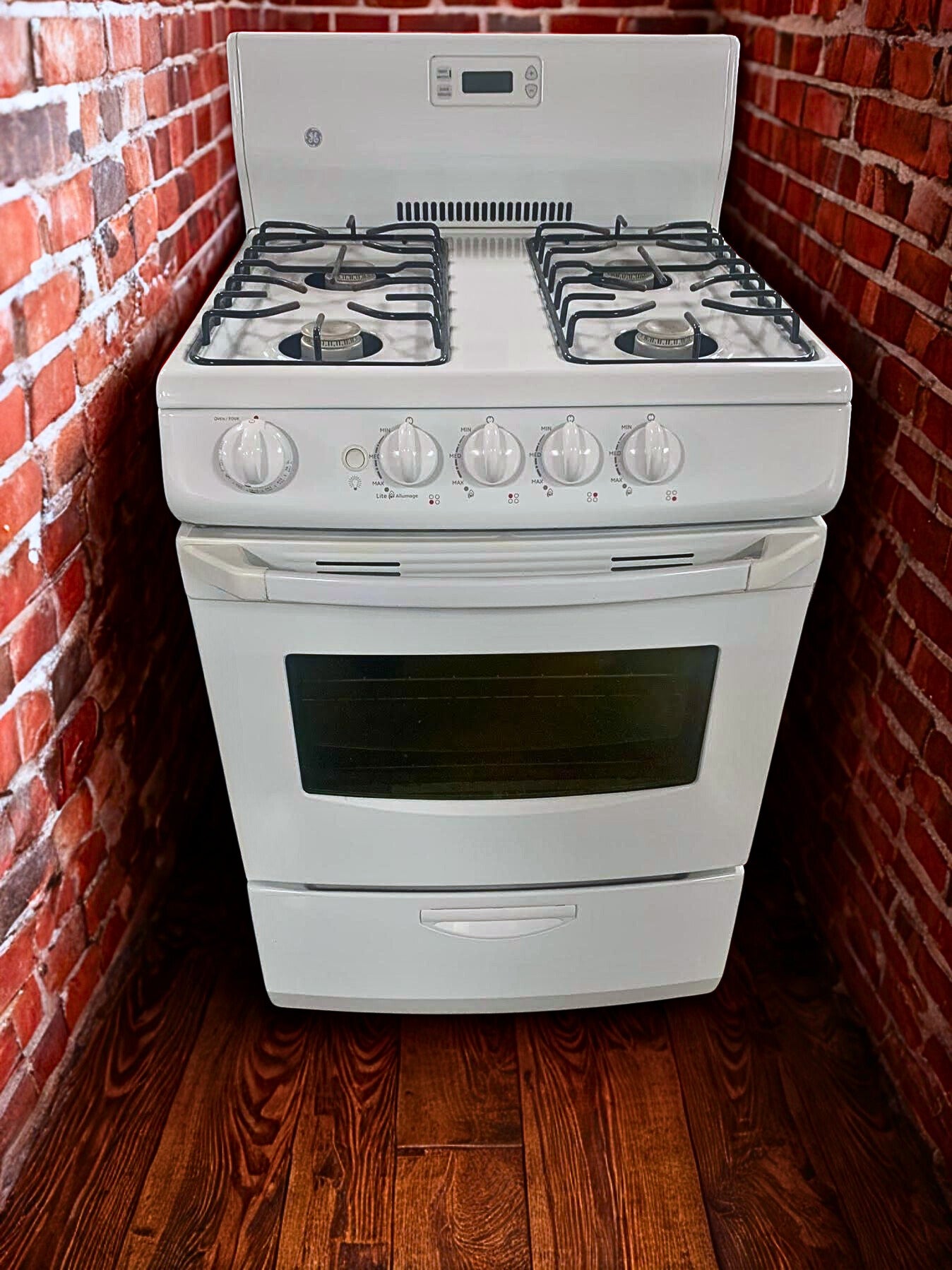GE 24-Inch Freestanding Gas Stove with 4 Burners (Model JGAS730ELWW)