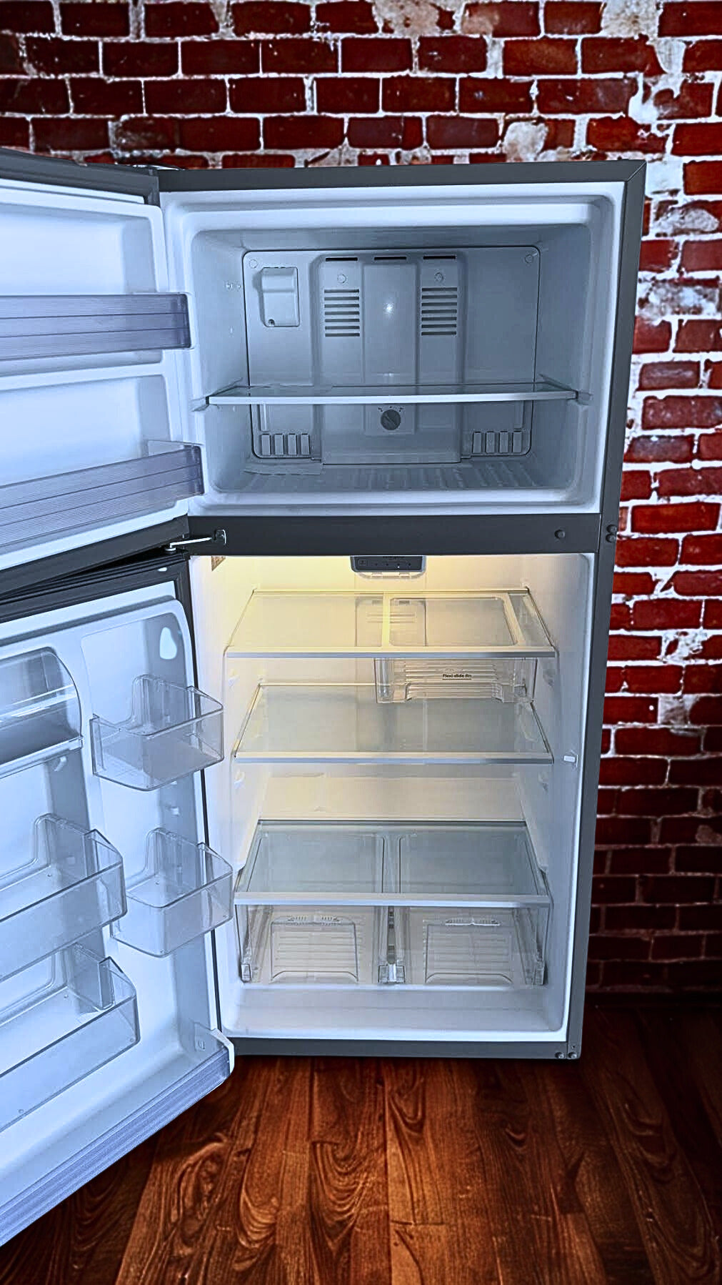 Whirlpool 30-Inch Wide Top Freezer Refrigerator – 18 cu. ft. (Model WRT318FZDM)