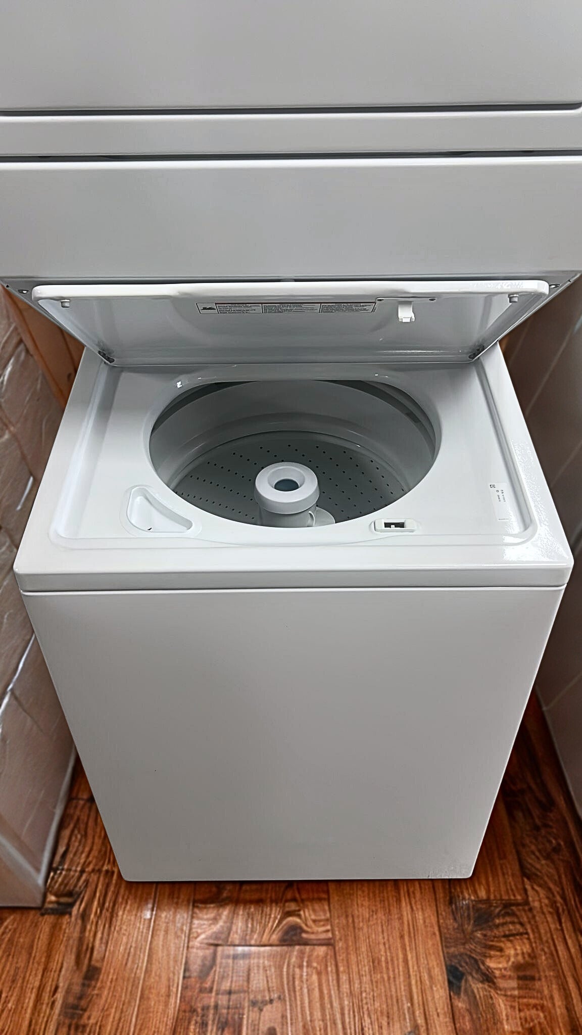 Whirlpool 27-Inch Stacked Washer and Dryer Combination with 4.2 cu. ft. Washer Capacity (Model WET4027EW)