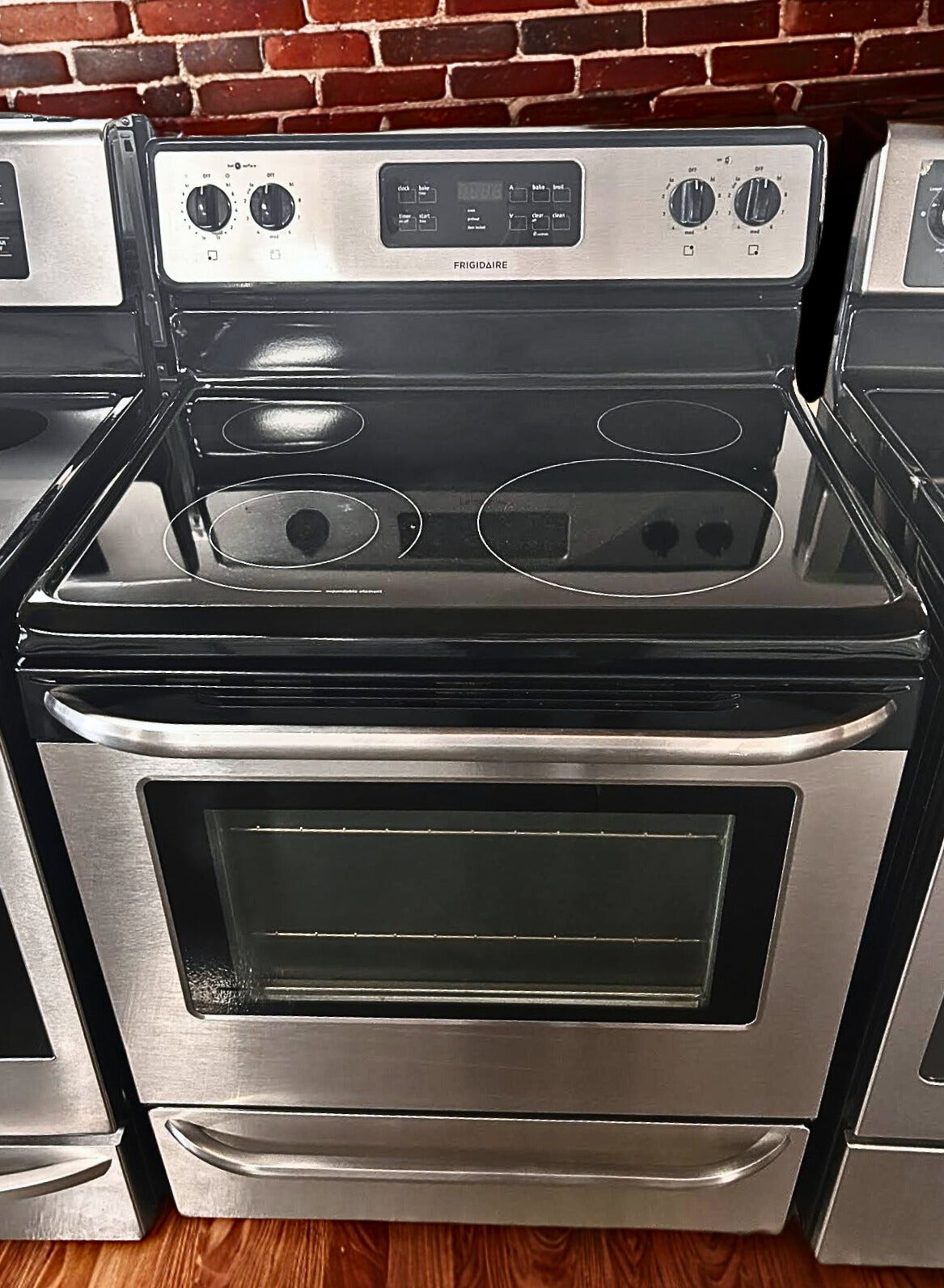 Frigidaire 30-Inch Freestanding Electric Range with 4.9 cu. ft. Capacity (Model FFEF3043LS)