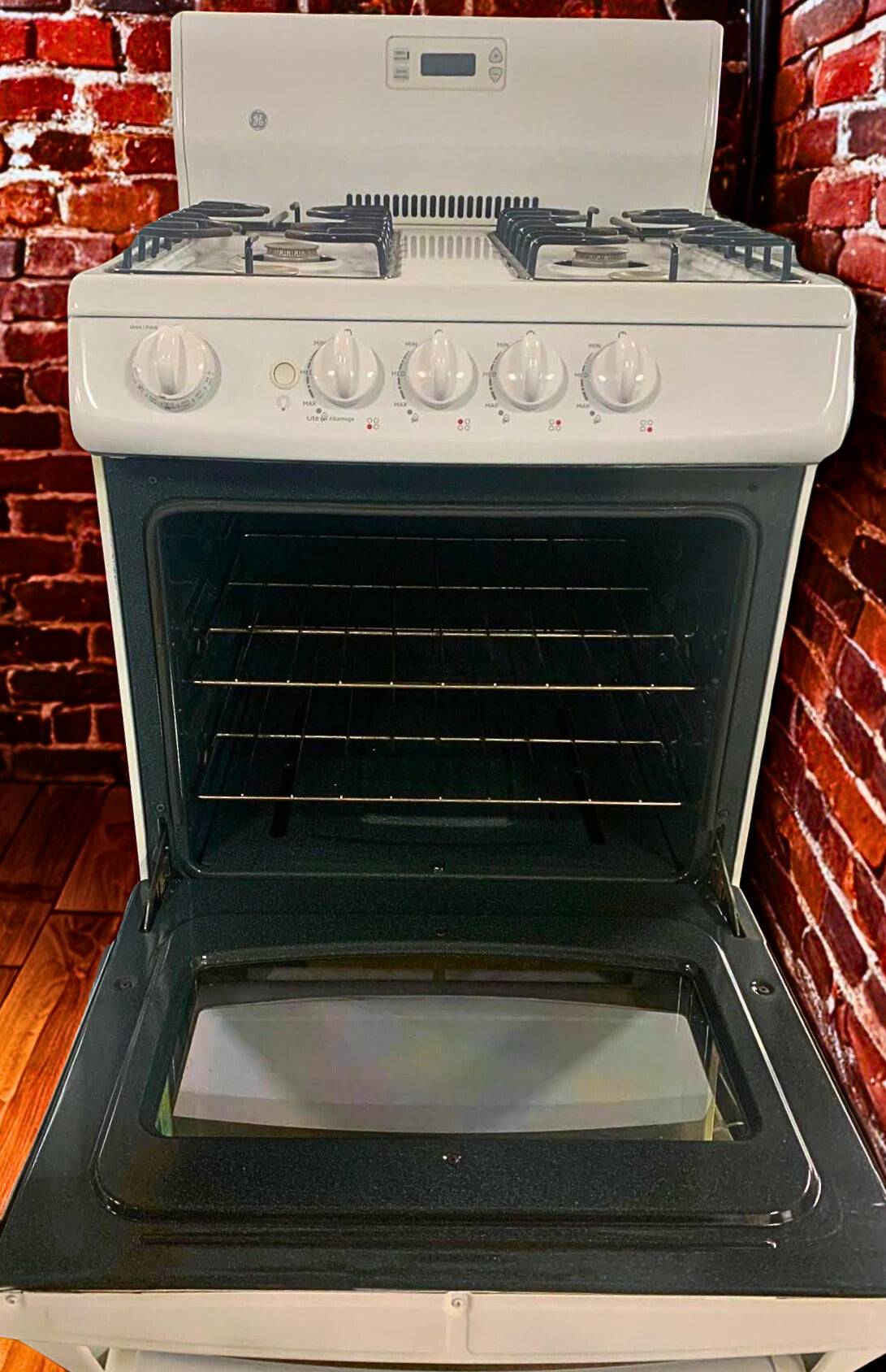 GE 24-Inch Freestanding Gas Stove with 4 Burners (Model JGAS730ELWW)