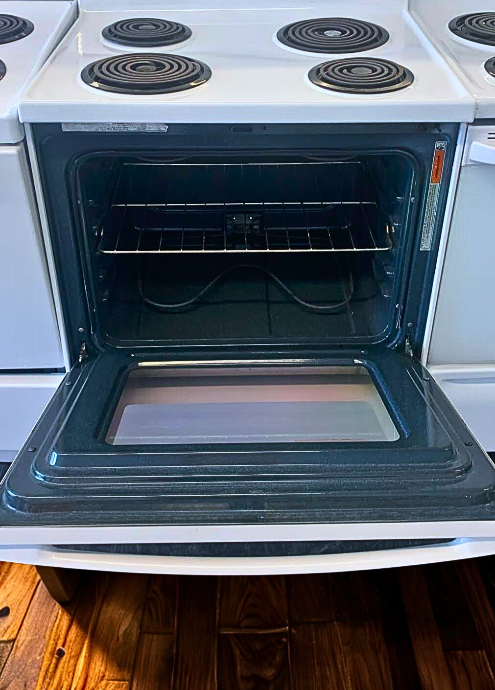 Whirlpool 30-Inch Freestanding Electric Range with a 4.8 cu. ft. Oven and FlexHeat™ Element (Model WFC310S0EW)