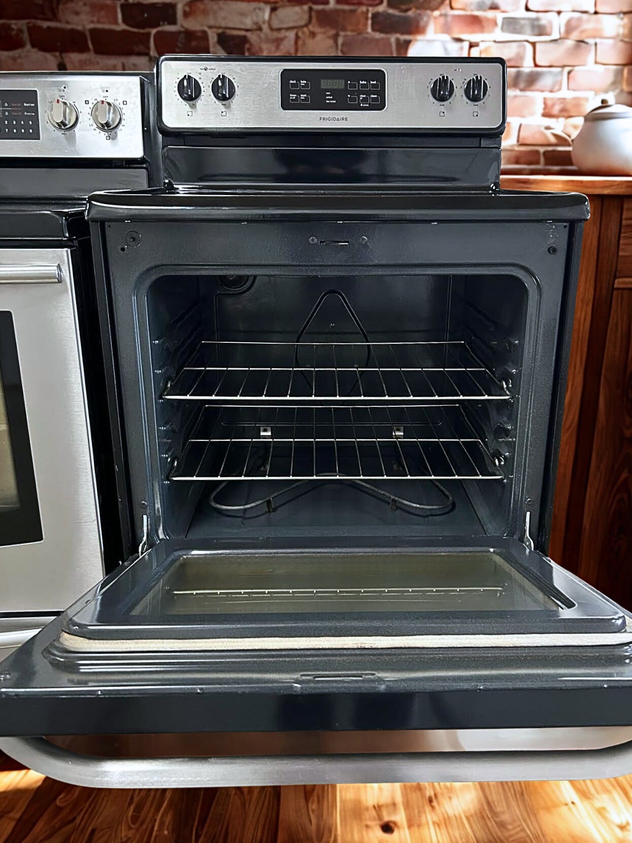 Frigidaire 30-Inch Freestanding Electric Range with 4.9 cu. ft. Capacity (Model FFEF3043LS)