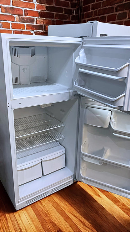 Frigidaire 15 cu. ft. Top Freezer Refrigerator with Adjustable Shelves (Model FRT15HB3DQ)