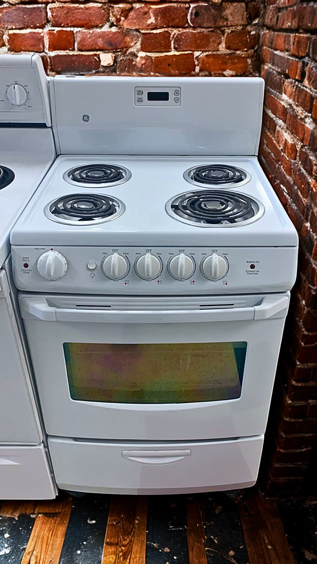 GE 24-Inch Freestanding Coil-Top Electric Range with Compact Built (Model JCAS300DMWW)
