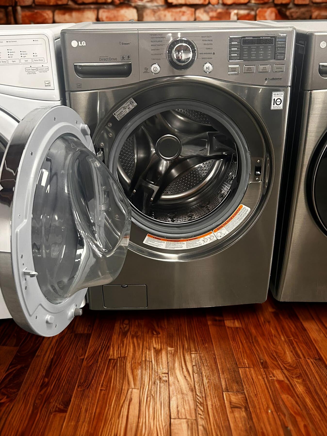 LG 5.2 cu. ft. Front Load Washer with Steam Technology (Model WM3470HVA)