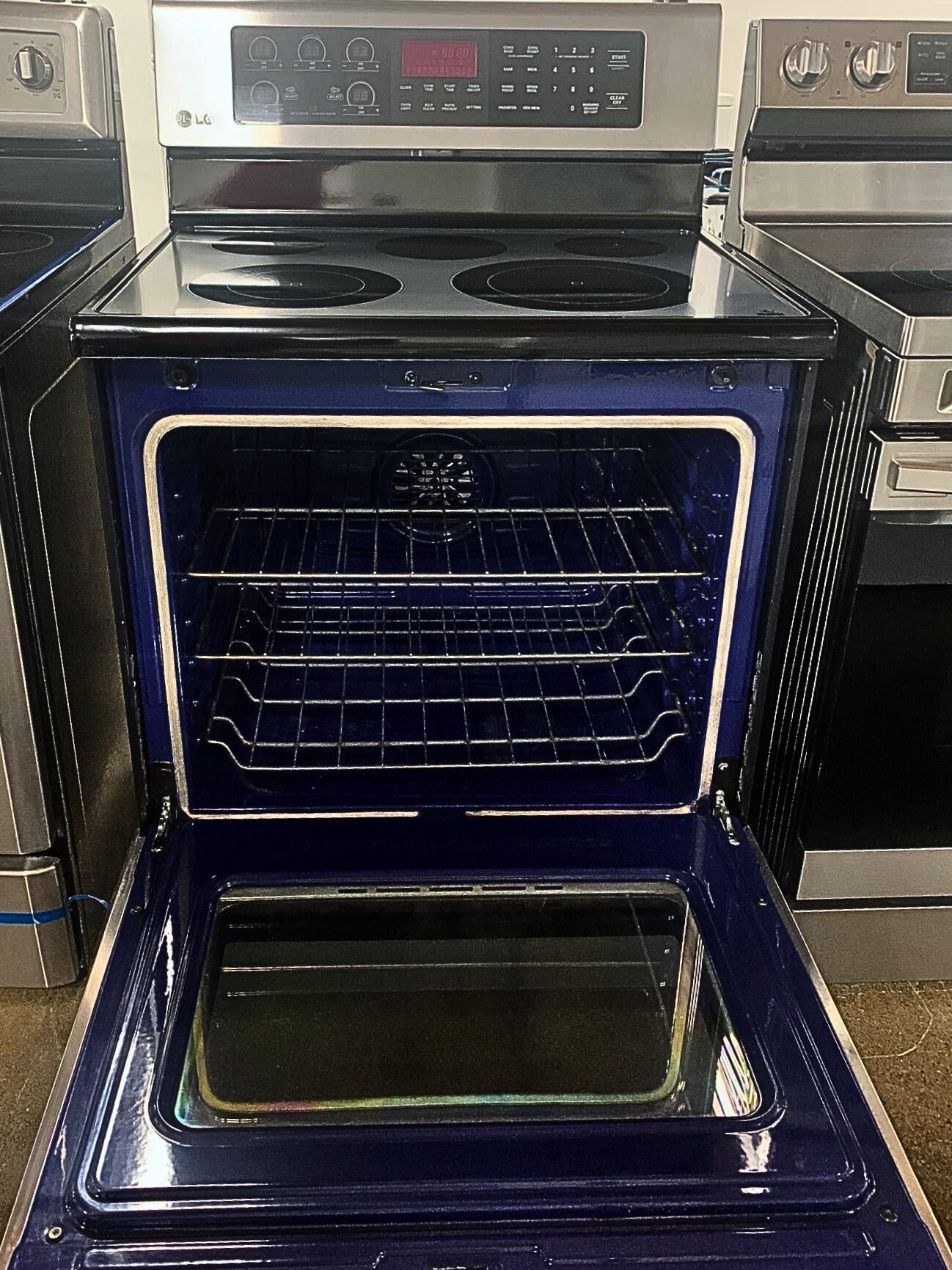 LG 30-Inch Freestanding Electric Range with 6.3 cu. ft. Oven and True Convection (Model LRE3061ST)