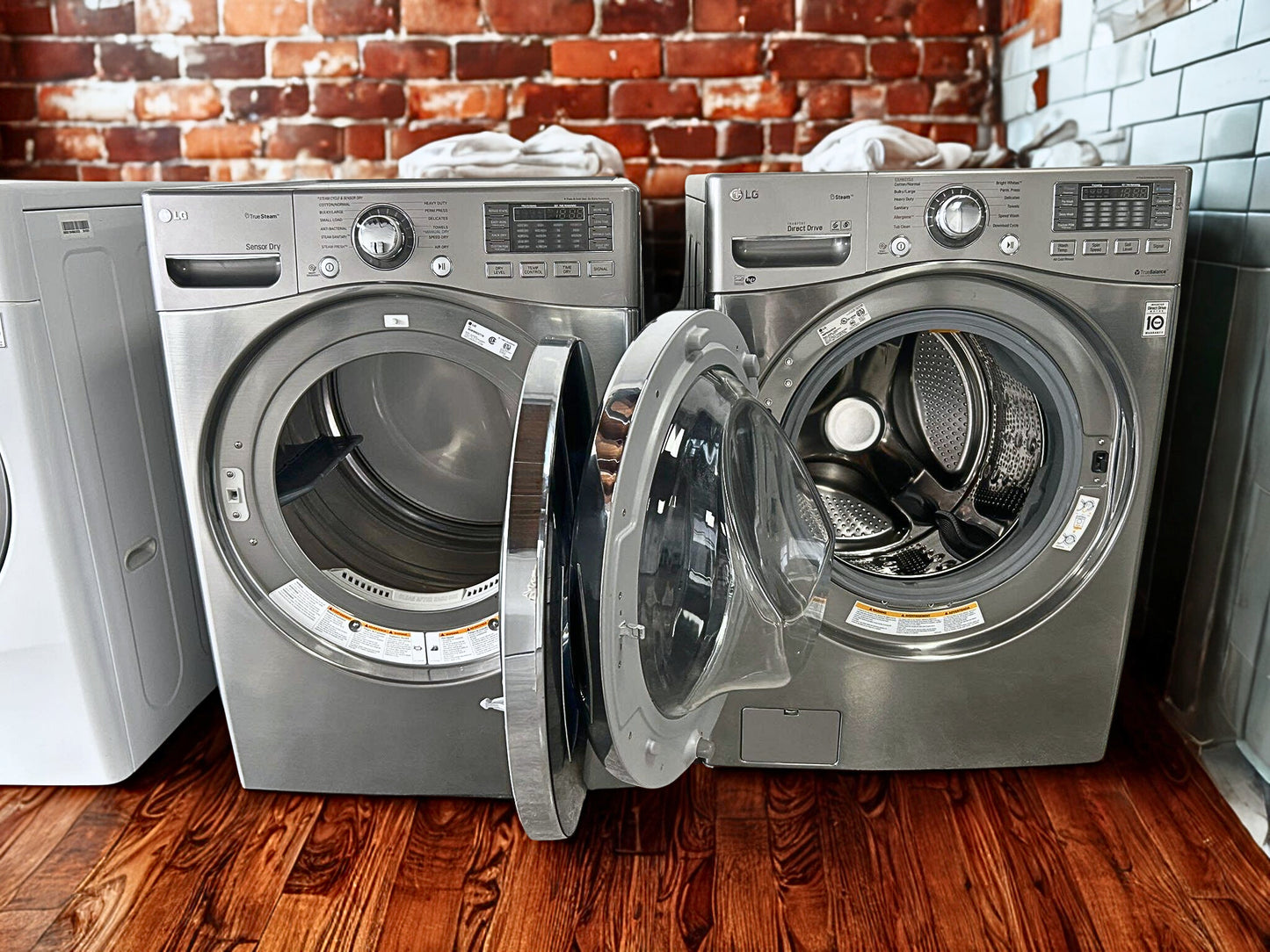 LG 7.5 cu. ft. Electric Dryer with Steam Technology (Model DLEX3370V)