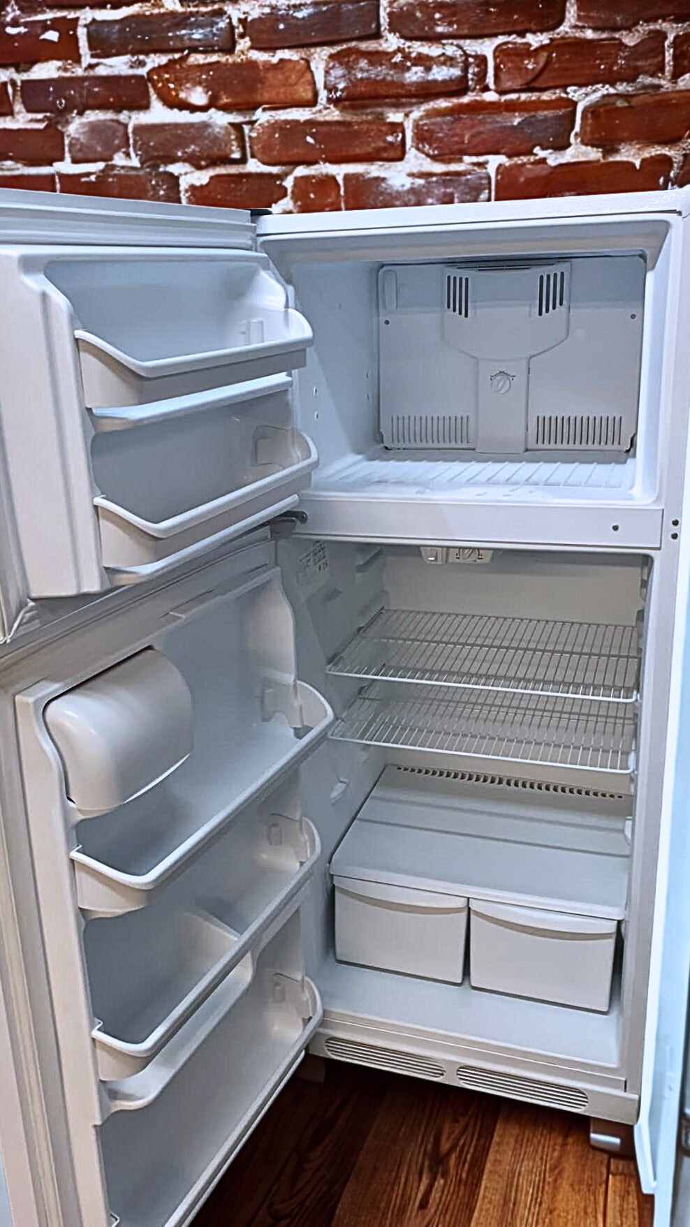 Frigidaire 15 cu. ft. Top Freezer Refrigerator with Adjustable Shelves (Model FRT15HB3DQ)