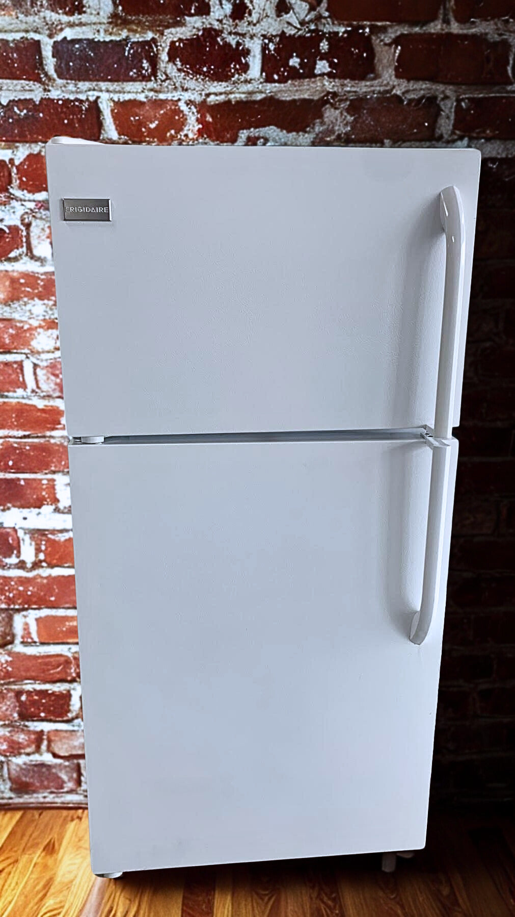 Frigidaire 15 cu. ft. Top Freezer Refrigerator with Adjustable Shelves (Model FRT15HB3DQ)