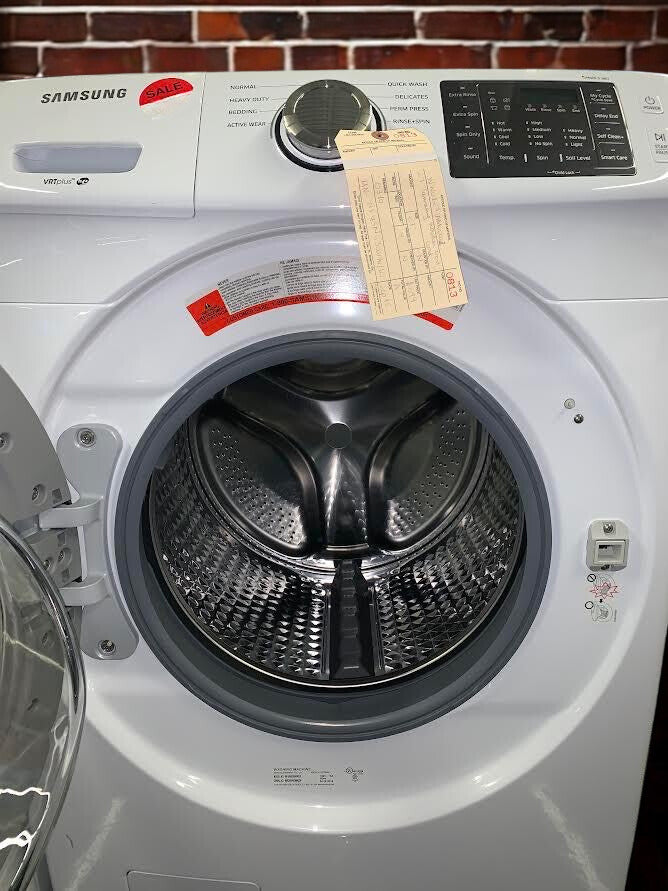Samsung 5.2 cu. ft. Front Load Washer with Steam & Anti-Vibration Technology (Model WF45N5300AW)